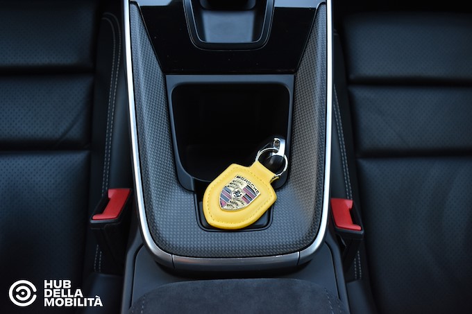 PORSCHE 911 Carrera 4S